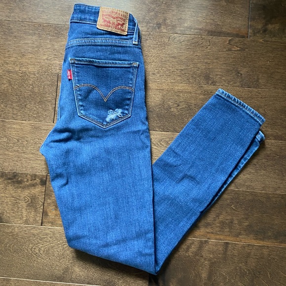 Women’s LEVIS jeans - Picture 2 of 3